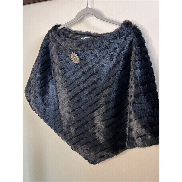 Black Rivet Poncho Women's One Size Black Faux Rabbit Fur Boat Neck Shawl Poncho - Picture 8 of 9